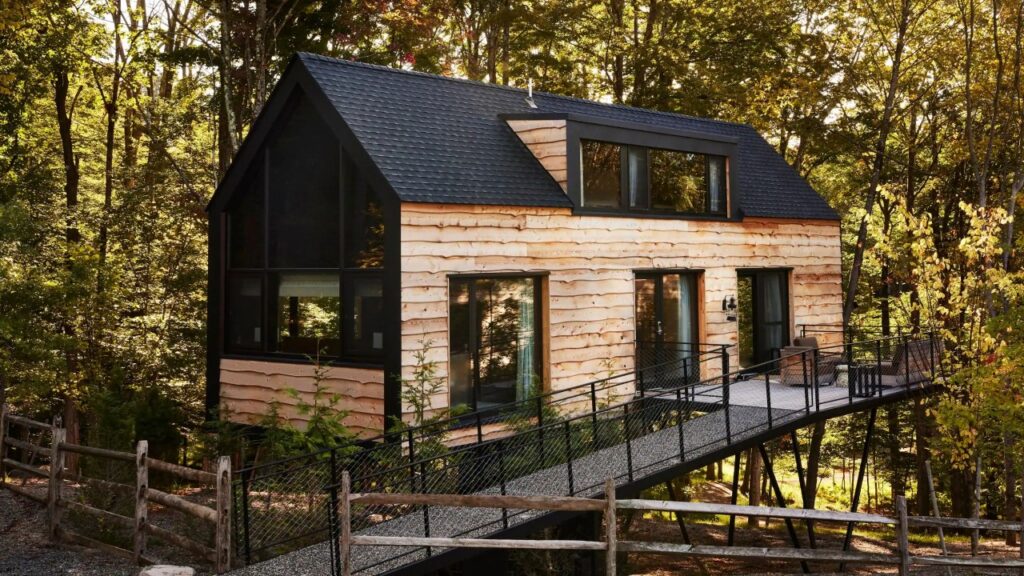 Chatwall Lodge treehouse in the woods of Sullivan Catskills. 